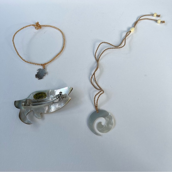 Tahitian Mother of Pearl Turtle Hairclip & Necklaces Set 3 Pieces - Picture 5 of 12